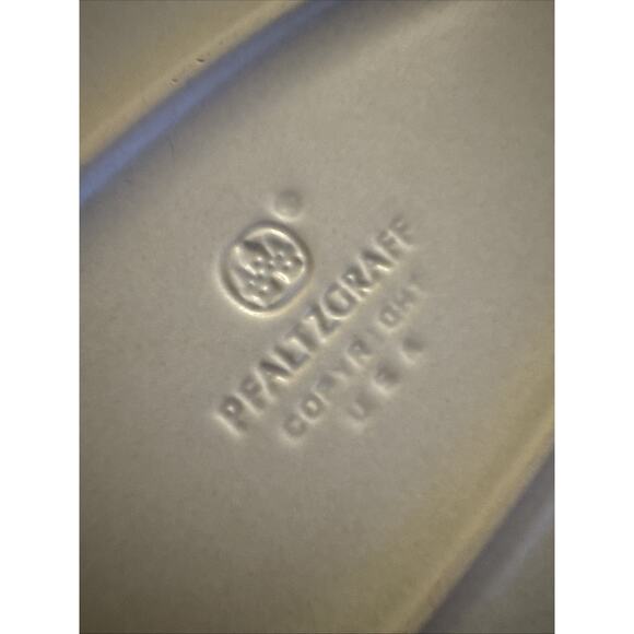 Pfaltzgraff Yorktowne Oval Platter 14’x 9.5’ Deep Meat Platter USA made EUC - Picture 6 of 7